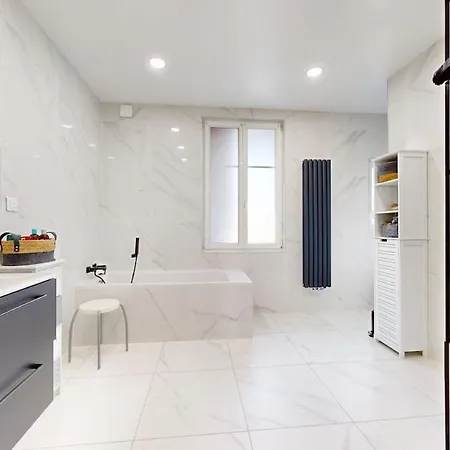 Cozy And Bright 2 Bedrooms Outdoor Courtyard Διαμέρισμα *