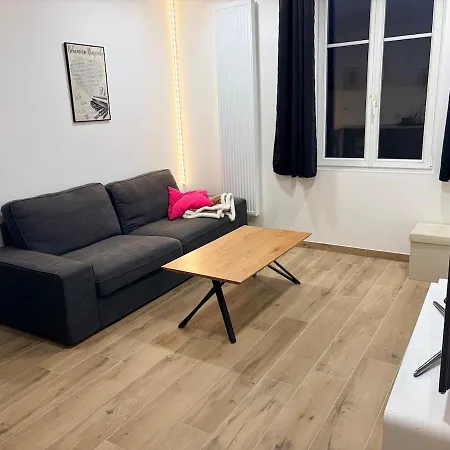 Cozy And Bright 2 Bedrooms Outdoor Courtyard Διαμέρισμα *